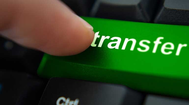 Havalimanı Transferi İçin Online vs. Telefonla Rezervasyon Karşılaştırması