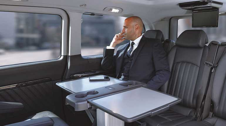 Uçuş Sonrası Konfor: Dinlenme Alanlı VIP Transfer Araçları